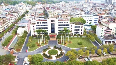 梅县区畲江镇人居环境换新颜 美丽圩镇入画来