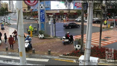 高烧！抽搐！五华公安铁骑疾驰开道，护送小孩就医...