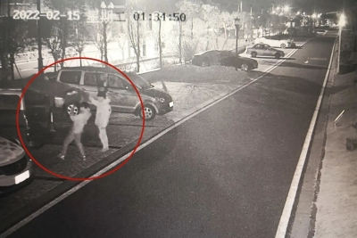 3名00后少年结伙拉车门盗窃，1人被刑拘！