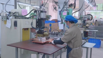 开启“忙碌模式”！梅县区企业订单旺车间生产忙