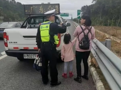 藏蓝，是这场冷雨中最温暖的一抹颜色！