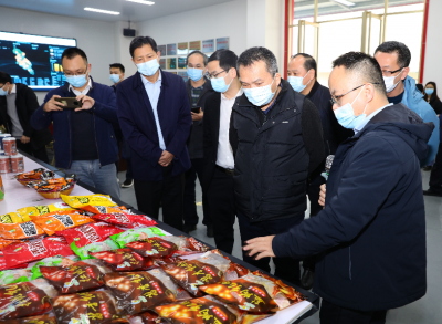 肇庆市委政研室调研组到兴宁市调研肉鸽产业发展情况