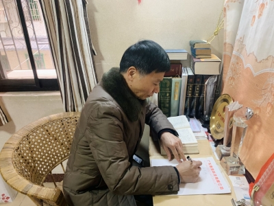 第十届“梅州市道德模范”缪德良：用平实的文字引领少年儿童成长