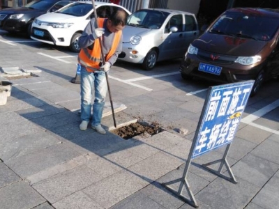 道路桥梁现坑洼、长杂草？梅江区相关部门紧急“打补丁”80多处巡桥33座