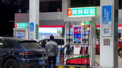 梅州V视丨见证95号汽油迈入9元大关，主播凌晨来到加油站！