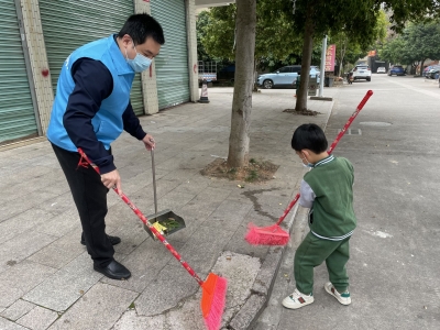 今天这个幼儿园的萌娃，是“小雷锋”也是“小科学家”！