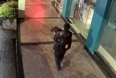 凌晨，梅城多家商铺被撬盗！锁定了，是他...