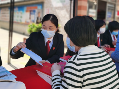 梅州中院举行“女法官国际日”普法宣传活动