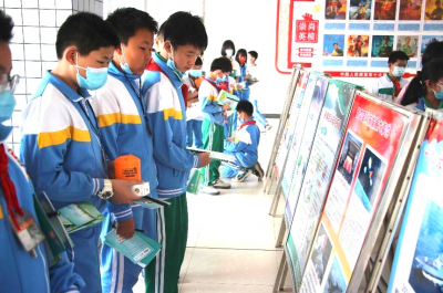 平远县科协联合多部门进校园开展气象科普宣传活动