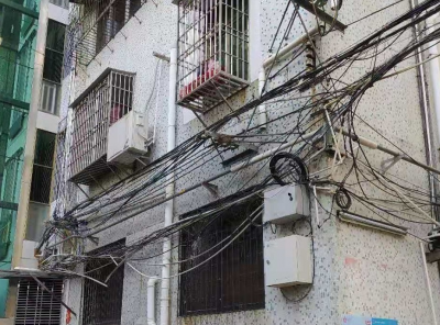 梅江区金山街道推进缆线整治工作