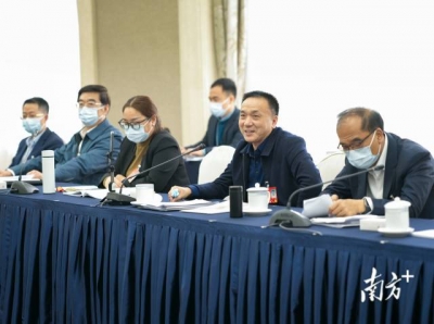 广东代表团分组审议全国人大常委会工作报告：紧扣中心服务大局，聚焦民生回应关切