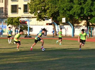 绿茵场上放飞足球梦想！田家炳中学获评全国青少年校园足球特色学校 