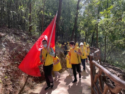 今天，梅江区金山街道的“小小宣传员”有点“忙”~