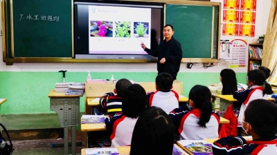 “玻璃人”坚守讲台32年！他，“最美”！