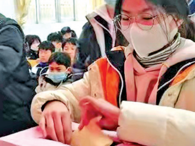 照片墙丨师生慷慨献爱心