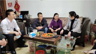 蓝伟东、陈勇文一行走访慰问梅江区环卫职工