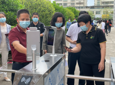 陈伶俐到校外培训机构及学校督查疫情防控工作：加强联防联控织密“防控网”