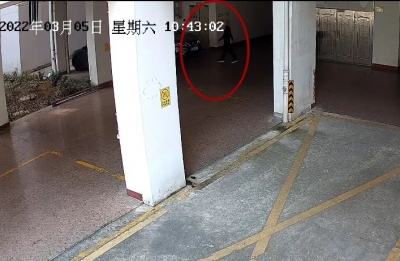 一男子在梅城刚把盗得的现金存银行，下一秒便被抓了…