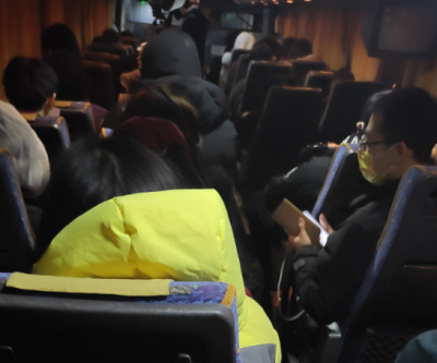 第一批撤离的中国留学生启程前往摩尔多瓦首都基希讷乌