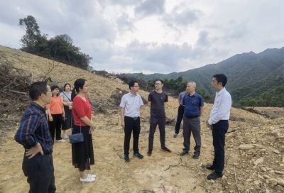 丰顺县史志办公室联合省委党史研究室驻镇帮扶工作队支部开展支部共建活动