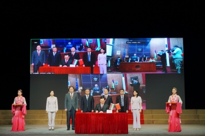 探索广东汉剧海外传播的可复制模式！这场与毛里求斯的线上签约仪式举行...