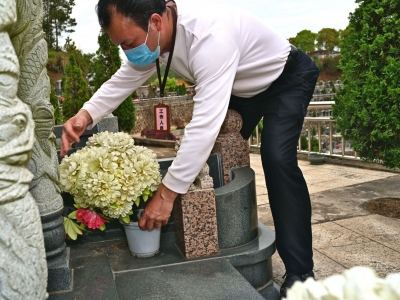 用心守住思念和寄托！一起走近平远南山园守墓人…