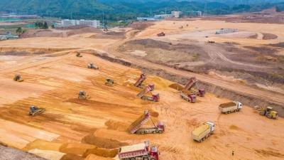 梅州国际无水港预计国庆前完工交付！来看热火朝天的建设场面...