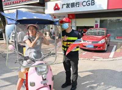 头戴小红帽，身穿黄马甲！“平远县文明交通志愿者服务总队”已上线~