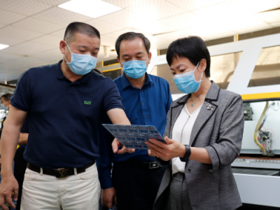 钟秀堂到企业调研印制电路板行业提质增效工作：推动印制电路板产业高质量发展