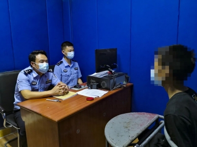 一男子拉车门盗窃车内财物 民警寻踪觅迹破案