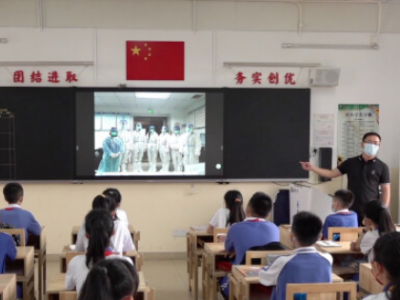 V视丨南都直击深圳返校第一课：老师笑了，学生却哭了