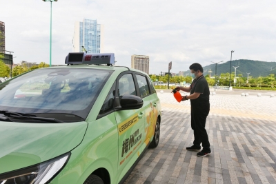 防疫和出行服务两不误！梅城出租车运营公司细化疫情防控措施  