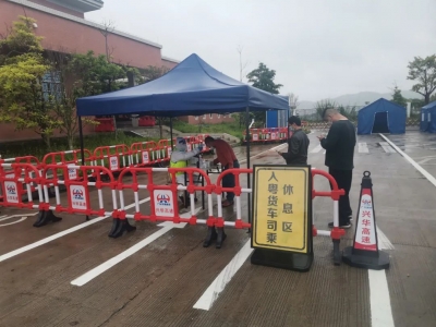 兴华、华陆高速为入粤货车开设“专用通道”，防疫情+优服务“两不误”！