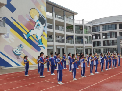 一起致敬“摘星星的人”！“航天元素”在梅州各学校“闪耀”→
