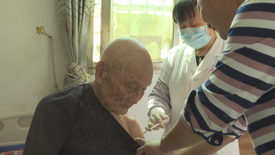 蕉岭广福一95岁高龄老人都打疫苗啦！送“苗”上门，疫苗接种有速度更有温度！