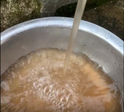 私人收取水费、水体浑浊...大埔梓里村的自来水工程何时完善？记者调查...