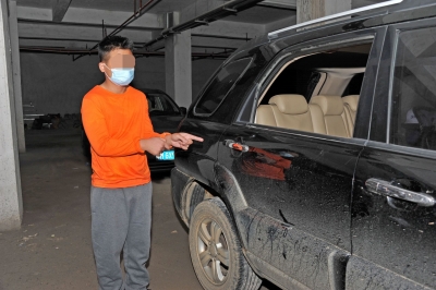 撬车窗偷财物，一个月作案18宗！车上有这东西的，是他作案的对象…