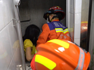 从报警到成功救援仅用5分钟！消防演练突遇真警情，演练瞬间转为实战...