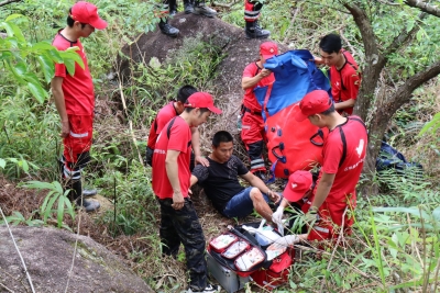 车失控掉落山坑，司机受伤、其他人员失踪...别慌！这是五华青年先锋突击队在专项演练