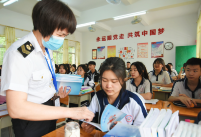 守护劳动者健康！梅县区举行《职业病防治法》宣传周活动