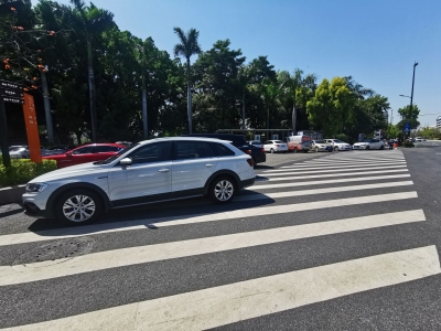 汽车“霸占”斑马线、水库漂着“白花花”...清明时节，文明不该“打烊”！