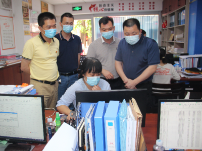 梅江区领导到江南街道督导疫苗接种及反诈等相关工作