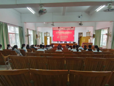 西郊街道开展“法治同行·守护明天”为主题新时代文明实践普法宣传志愿服务进校园活动 