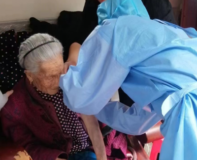 送“苗”上门！大埔高陂镇乌槎村三名百岁老人接种疫苗