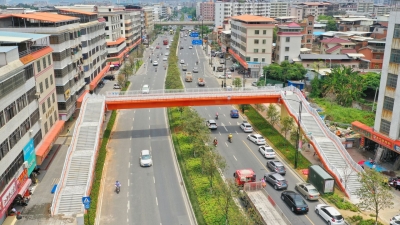 方便安全！梅城三角中心小学人行天桥亮相啦！