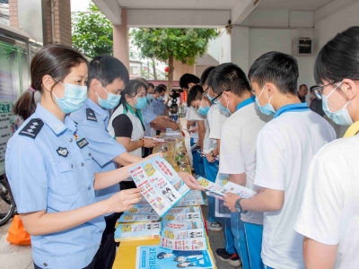 防欺凌、防诈骗...一场特别的法治宣讲课走进梅江区嘉应中学