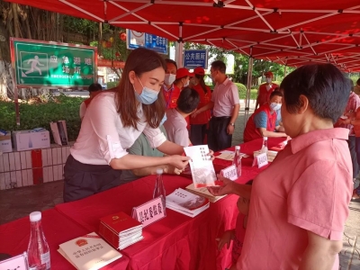 五华县纪委监委组织开展“举报贪腐·共创廉洁”信访举报宣传活动