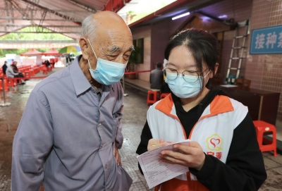 劳动者风采丨“00后”乐于志愿服务一线！她是青年“橙马甲”黄乐垚