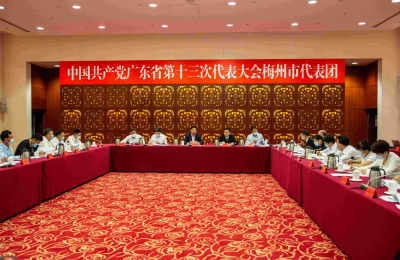 王伟中叶贞琴到梅州代表团看望党代表