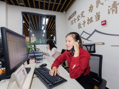 劳动者风采丨当好社区安全“守门人”！她，是梅江区三角镇墟镇社区党总支书记丘丽娜